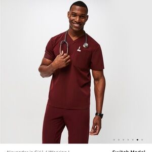 FIGS Men’s Leon Three-Pocket Scrub Top